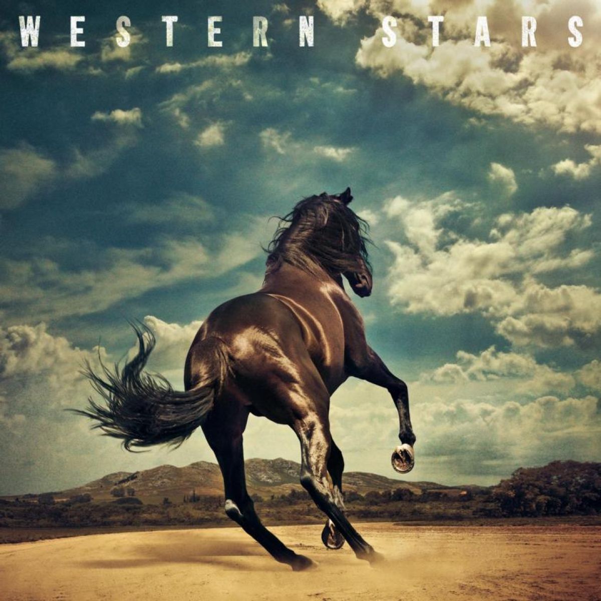 -Actualmente sigue siendo el Boss, incluso liderando listas musicales de prestigio como la lista de Discos del Reino Unido, donde disfruta del puesto de máximo prestigio; Número Uno, con la edición de su nuevo disco de estudio: Western Stars. Es inconfundible: BRUCE SPRINGSTEEN.